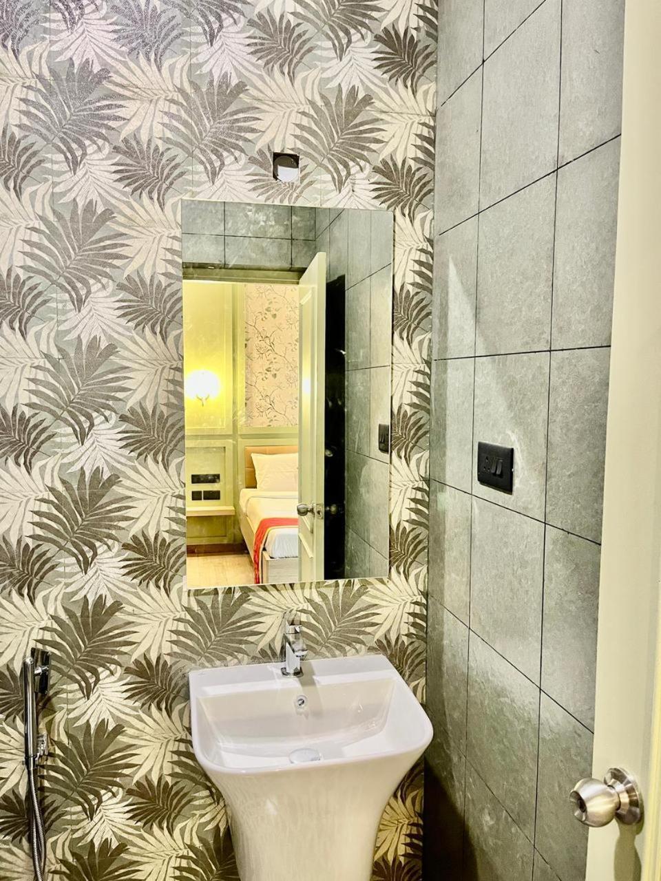 Hotel Castle Manor - Auroville Beach Puducherry Zewnętrze zdjęcie